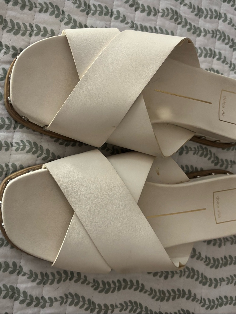 Dolce Vita Women's Cream Cross-Band Slide Sandals size 7